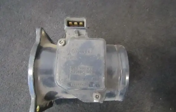 Audi A4 S4 B5 8D Mass air flow meter 058133471 AFH-60-10B