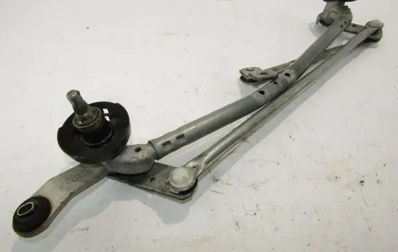 Nissan X-Trail T32 Front wiper linkage 