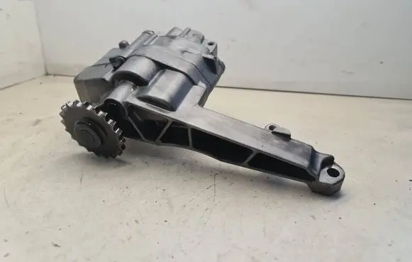 Mercedes-Benz E W211 Oil pump A6421810547