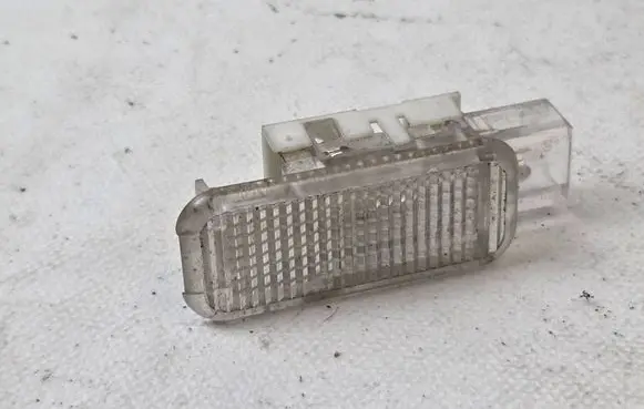 Audi Q7 4L Front door interior light 8D094741