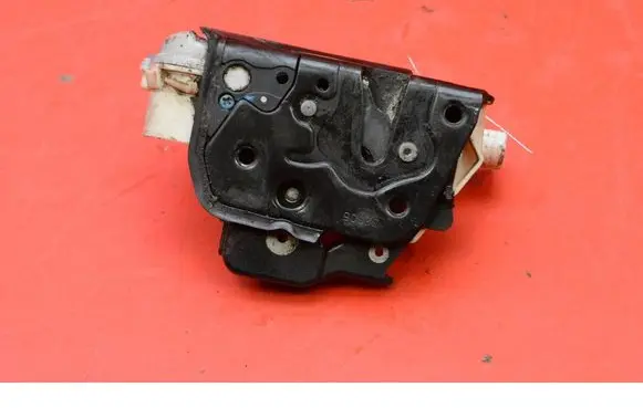 Audi A6 Allroad C5 Front door lock 4F1837015