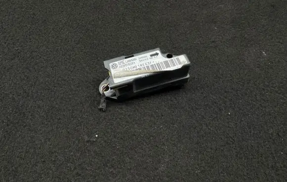 Volkswagen PASSAT B5 Airbag deployment crash/impact sensor IJ0909606N
