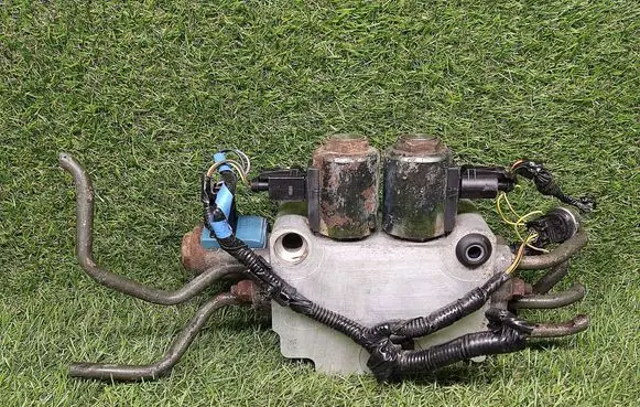Land Rover Range Rover Sport L320 Active stabilizer control/valve assembly 5H325E487BC