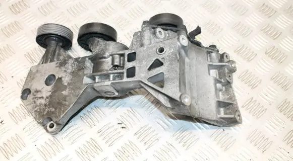 Mercedes-Benz B W245 Generator/alternator bracket 