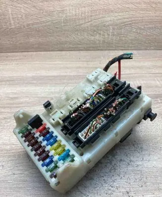 Ford Mondeo MK II Fuse module 93BG14A073EH 93BG14K150AD