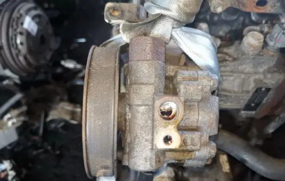 Toyota Corolla Verso E121 Power steering pump