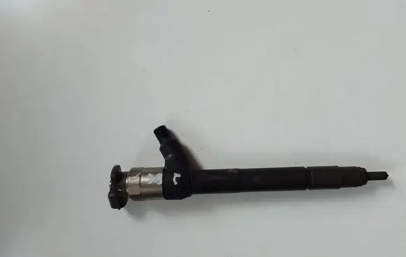 Opel Astra K Fuel injector 55578075