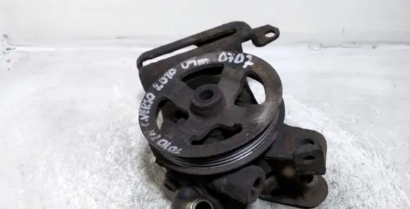 Toyota Corolla Verso AR10 Power steering pump