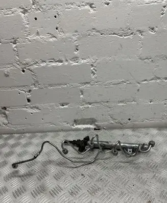Mercedes-Benz Vito Viano W447 Fuel main line pipe 8201044829 175216420R