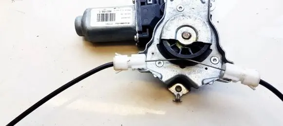 Nissan Qashqai+2 Rear door window regulator motor 402190A