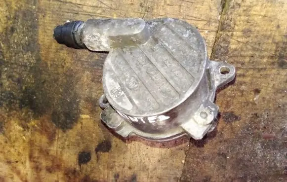 Mercedes-Benz CLK AMG A208 C208 Vacuum pump A61123065