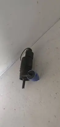 Volkswagen Golf IV Windscreen/windshield washer pump