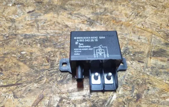 Mercedes-Benz C W204 High voltage junction box A0035422619 V23132A2001X27