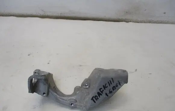 Opel Vivaro Engine mounting bracket