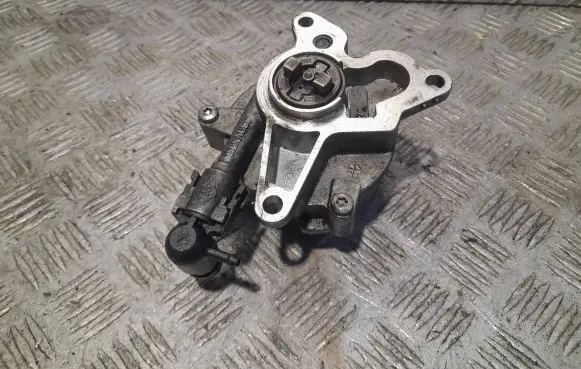 Nissan X-Trail T31 Vacuum pump 8200472458