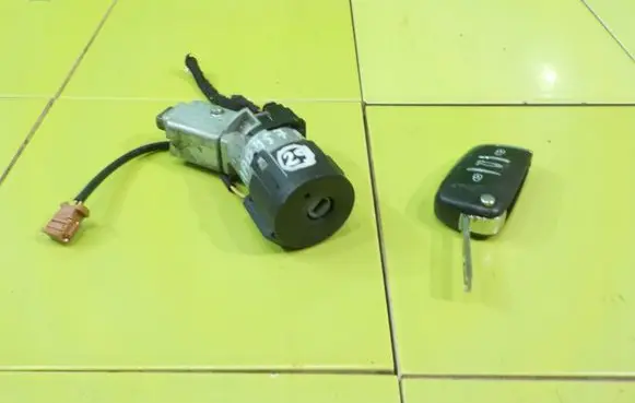 Peugeot RCZ Ignition lock 36410600