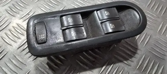 Renault Megane II Electric window control switch