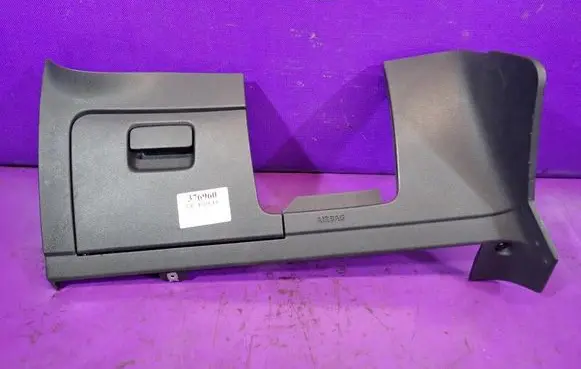 Volkswagen Golf VII Glove box