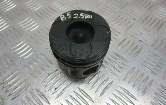 Volkswagen PASSAT B5.5 Piston 