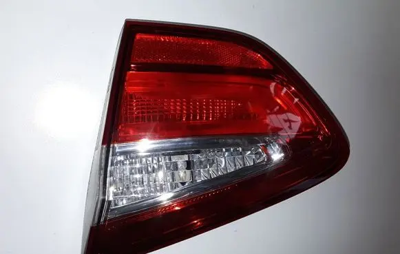 KIA Rio Tailgate rear/tail lights 924041W2