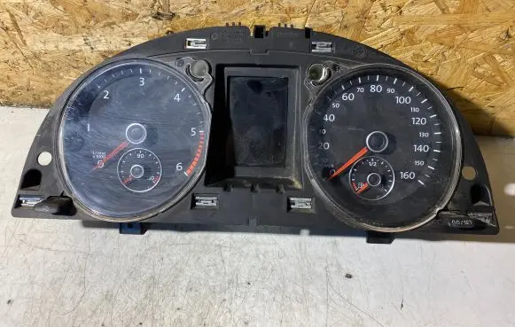 Volkswagen PASSAT B7 Speedometer (instrument cluster) 3AA920970A 009655