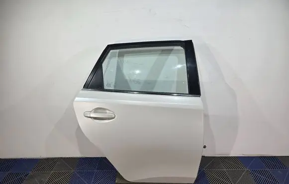 Toyota Auris E180 Rear door 