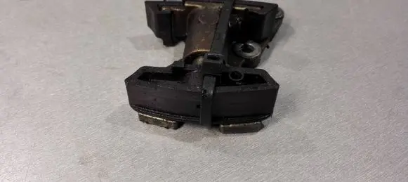 Volkswagen PASSAT B6 Timing belt/chain tensioner 06F109217A 34623220