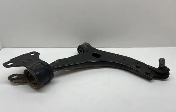 Volvo V40 Front lower control arm/wishbone