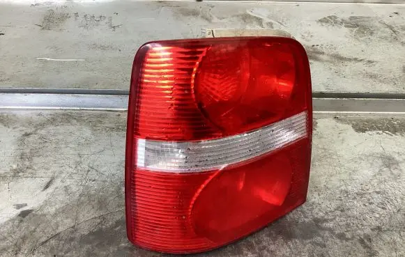 Volkswagen Touran I Rear/tail lights 1T0945095G