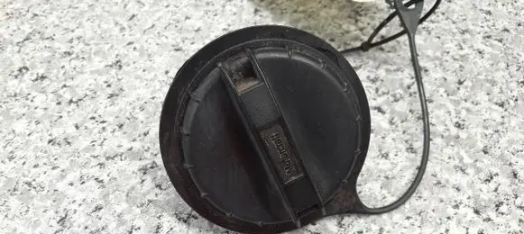 Ford Mondeo MK II Fuel tank cap trim 