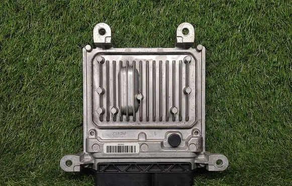 Mercedes-Benz E W212 Engine control unit/module ECU A6519007500 A0064461540