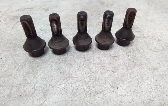 Opel Vivaro Nuts/bolts 