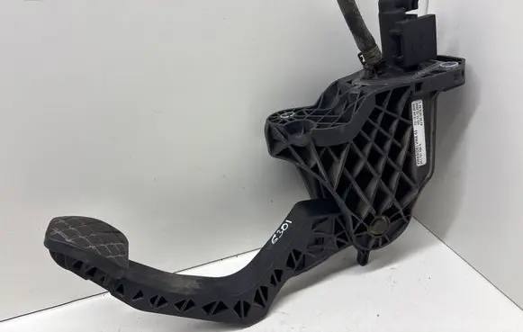 Volkswagen PASSAT B6 Clutch pedal 3C1721059N