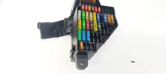 Volkswagen Golf V Fuse box set