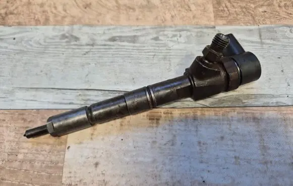 Opel Zafira B Fuel injector 0445110159