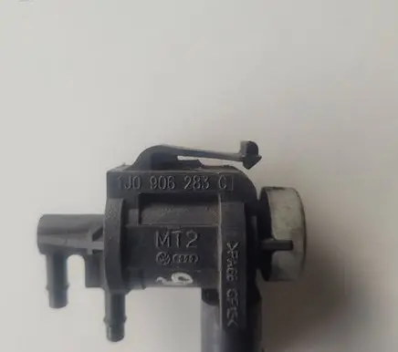 Volkswagen Golf VI Turbo solenoid valve 1J0906283C