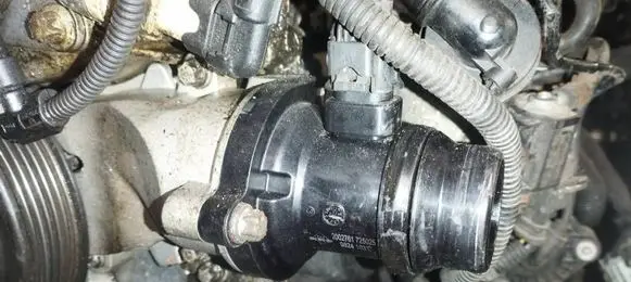 Opel Astra J Engine coolant pipe/hose 2002761725025