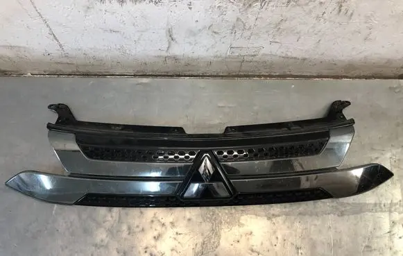 Mitsubishi Outlander Front grill 7450B308