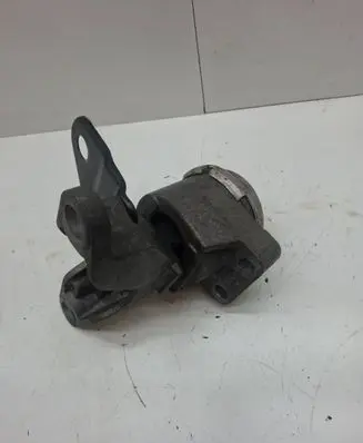 Volvo S60 Engine mount bracket 31304038 040611