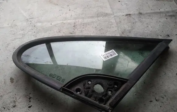 Peugeot 307 Front door vent window glass four-door as2