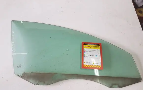 Volkswagen PASSAT B7 Front door window glass four-door