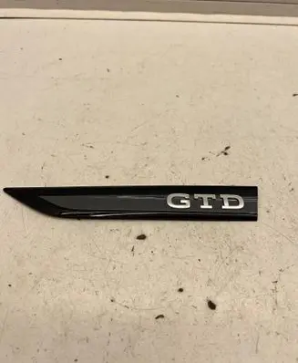 Volkswagen Golf VIII Fender model badge letters 