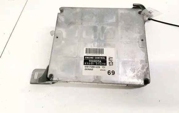 Toyota Avensis T250 Engine control unit/module 8966105690 89661-05690