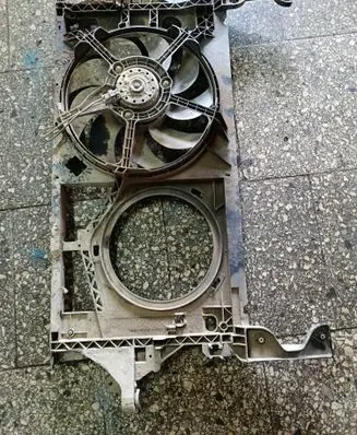 Renault Master II Radiator cooling fan shroud 