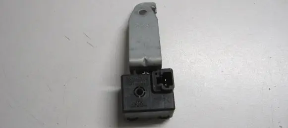 Toyota Land Cruiser (J120) Horn buzzer relay 8665251010