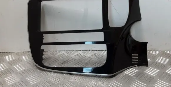 Radio/GPS head unit trim