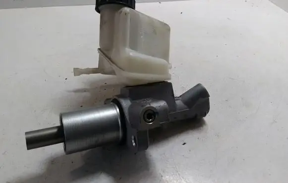 Mercedes-Benz C W204 Master brake cylinder A2044300002
