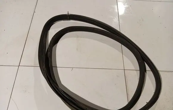 Opel Astra H Rubber seal front coupe door 