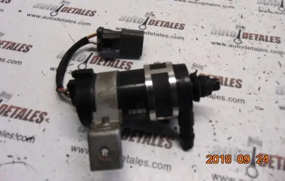 Honda CR-V Headlight washer pump 