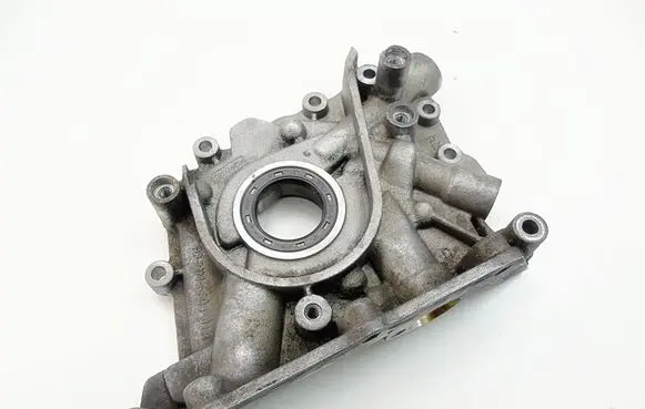Ford Fiesta I Oil pump 98MM-6604-B1A